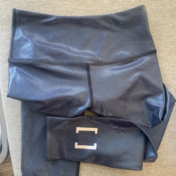 New Solidcore high shine legging & bra set - Picture 3 of 9